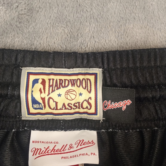 Mitchell & Ness Black and Gold Chicago Script Athletic Shorts size XL NWT - Picture 4 of 9